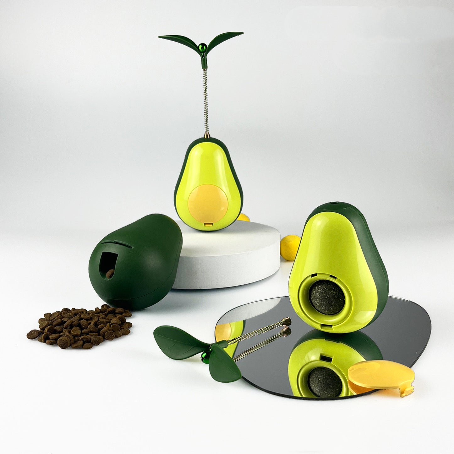 Multifunctional Avocado Tumbler Cat Toy – Interactive & Fun! 🥑🐱✨